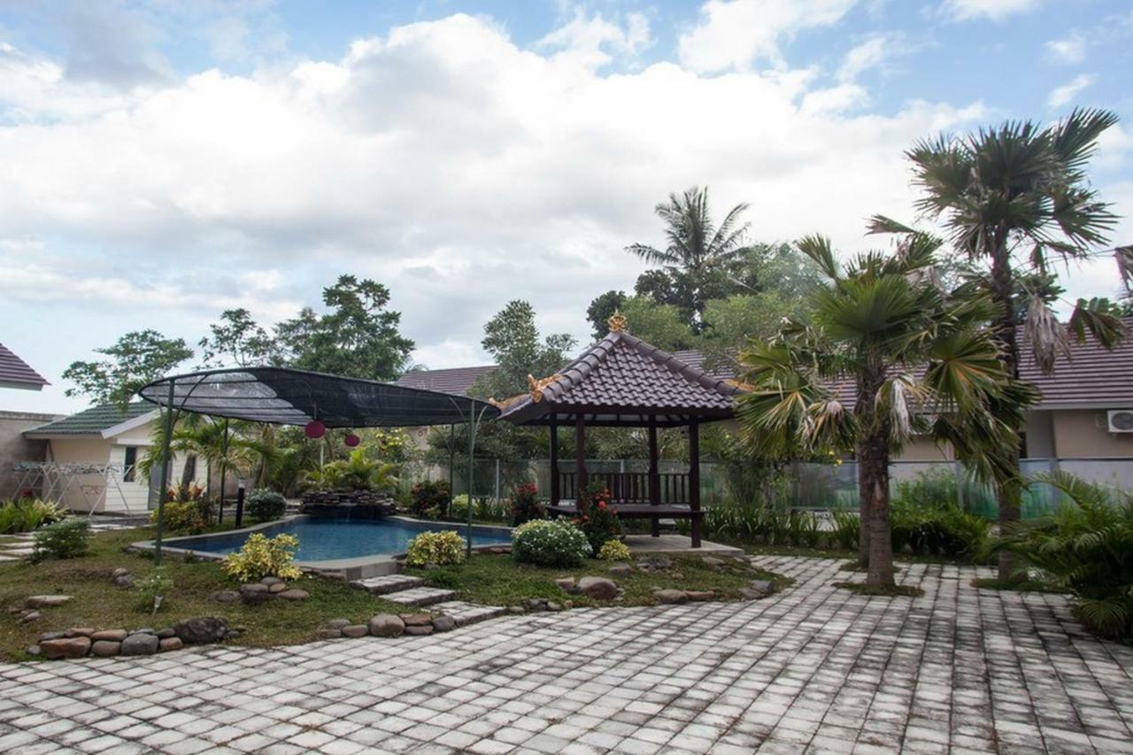Reddoorz Syariah Plus Near Banyuwangi Airport Banyuwangi (East Java) Exterior foto